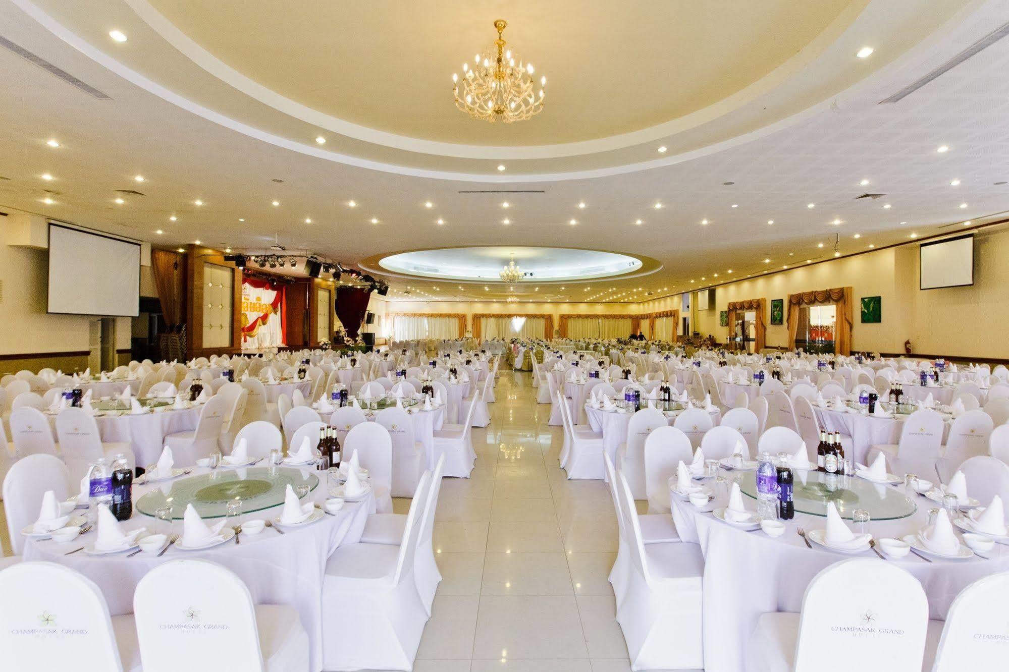 Champasak Grand Hotel Pakse Buitenkant foto