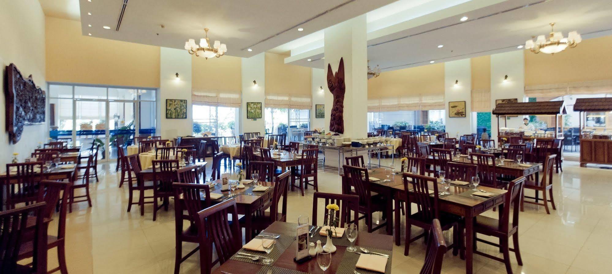 Champasak Grand Hotel Pakse Buitenkant foto